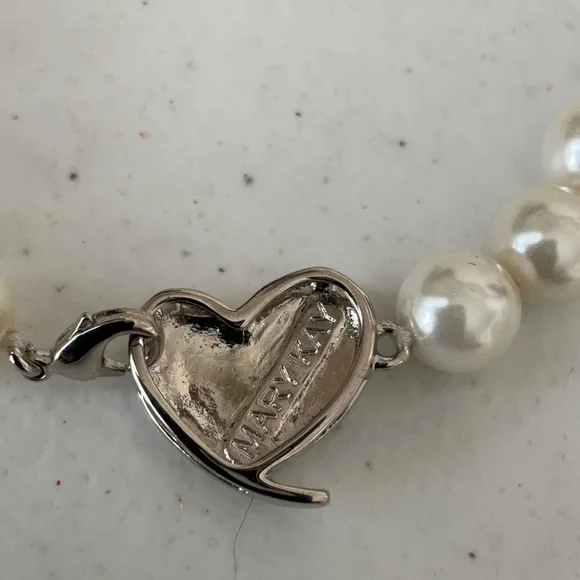 Mary Kay Pearl Bracelet - Picture 3 of 3